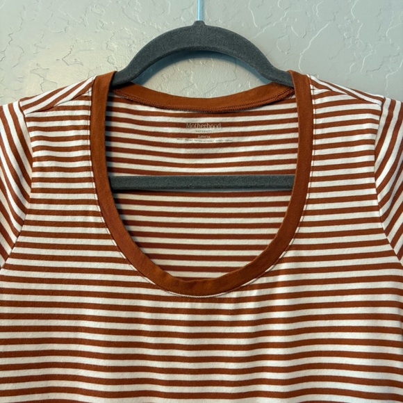 Bundle of two maternity shirts size small old navy and motherhood maternity - Picture 3 of 16